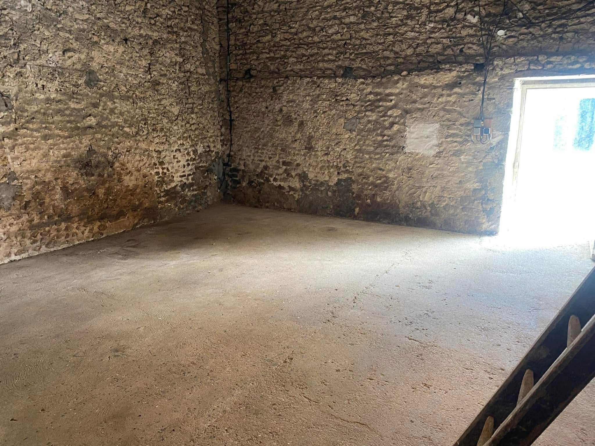 Après débarras grenier - grenier vide